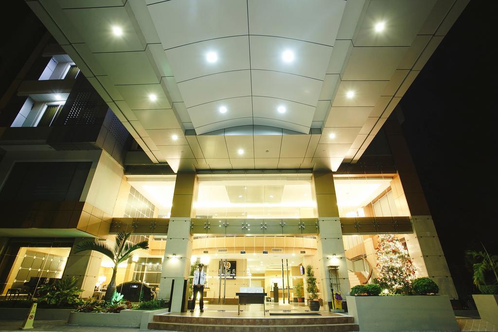 Big 8 Corporate Hotel Tagum Exterior foto